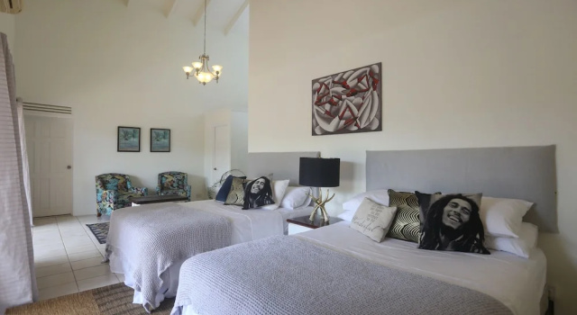Четырёхместный номер Deluxe с балконом и с видом на сад Ocean View Boutique Guesthouse