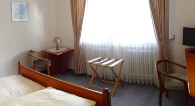 Schloß-Hotel Hirschau, Varaa Hotelli Hotellit Baijeri pysäköinnillä, Pysäköinti
