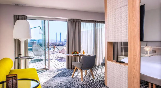 Люкс c 1 комнатой с красивым видом из окна Radisson Blu Hotel Bordeaux