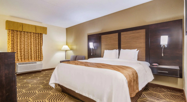 Двухместный люкс Quality Inn & Suites Florence - Cincinnati South