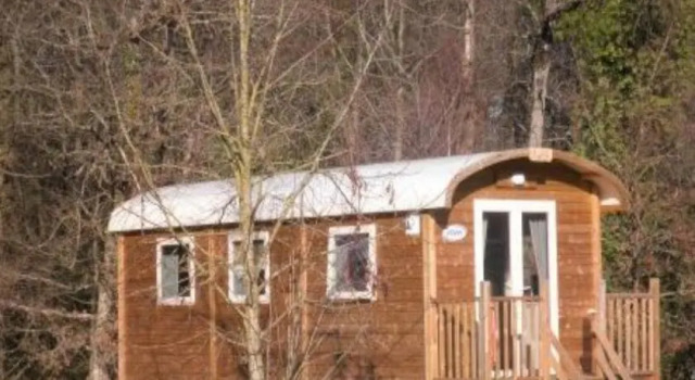 Roulottes de Launay Blot, Rezerwuj Hotel  