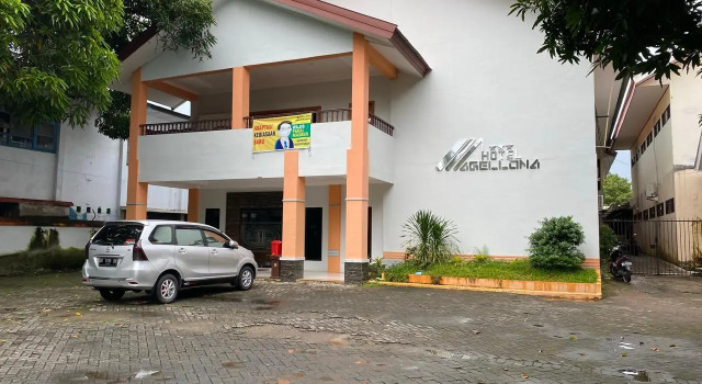 Hotel Magellona Makassar Mitra RedDoorz, Book Hotel Hotels in Sulawesi with Parking, Parking