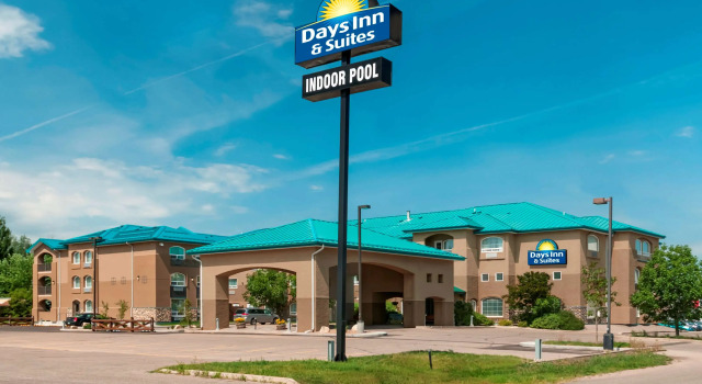 Days Inn & Suites by Wyndham Brandon
