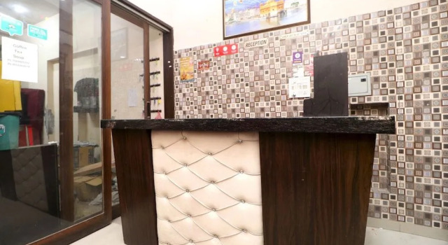 OYO 35497 Hotel Kapoor Residency