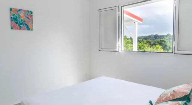 Appartement cosy avec jardin et vue montagne - Sweet Days, Rezerwuj Apartament Hotele w Basse-Terre z parkingiem, Parking