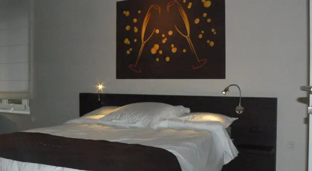 Hotel De Wijn-Auberge, Prenota Hotel Sint-Truiden Haspengouw