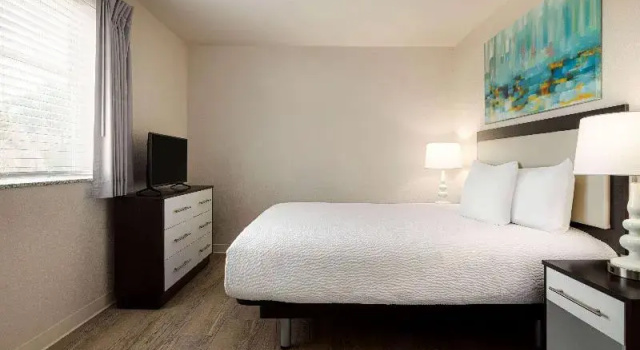 Одноместный люкс WaterWalk Extended Stay Raleigh Durham Research Triangle
