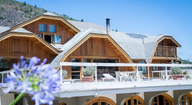 Hotel Fazenda Saint Claire, Забронировать Отель Кампус-ду-Жордан Mantiqueira Mountains, рядом с Ботанический сад Амантикир