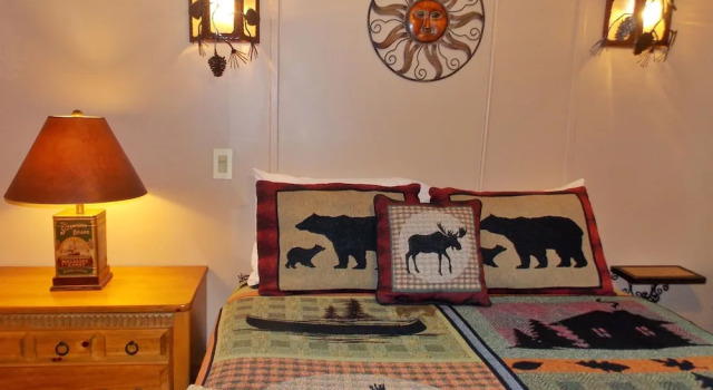 Bears Inn Bed and Breakfast, Buchen Sie Hotel Evergreen Colorado