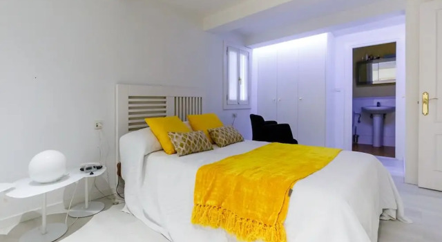 OLD TOWN VIII apartment by Aston Rentals