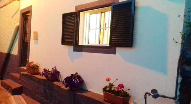 Studio in Ribeira Brava, With Wonderful sea View and Wifi - 800 m From, Boek Hotel Hotels in Tábua met parkeren, Parkeren