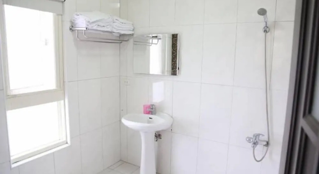Кровать в общем номере с видом на город Sunflower B&B II