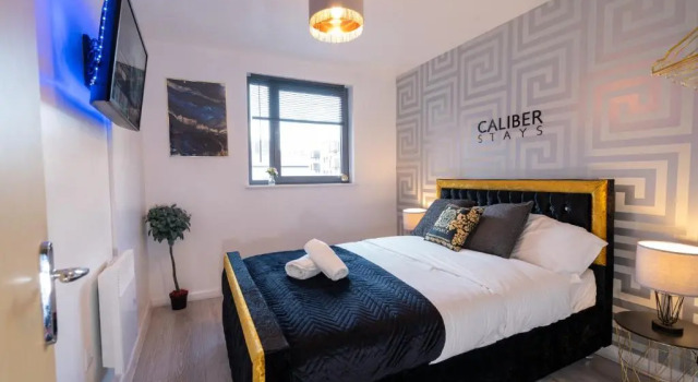 CALIBER STAYS Apartments & Homes - The Medusa Suite - 2 Bedroom Apartment - City Centre - FREE NETFLIX, Забронировать Апартаменты/квартира Отели Бирмингема с парковкой, рядом с Океанариум «Национальный центр морской жизни», Парковка