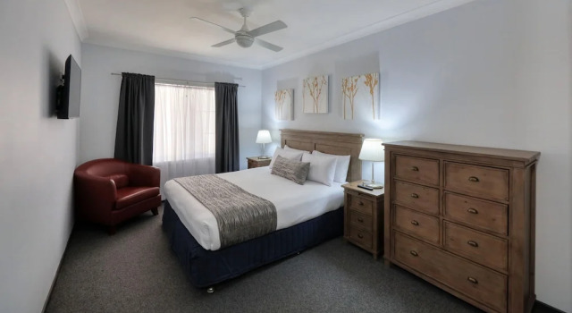 Апартаменты Deluxe Colonial Motel & Apartments