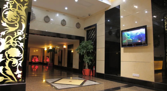 Champs-Elysees Hotel, Buchen Sie Hotel Chamkar Mon 