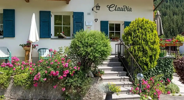 Haus Claudia B&B, Забронировать Отель Отели в центре Нова-Леванте, в центре