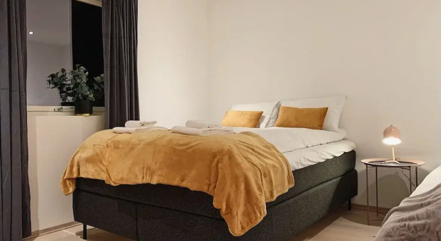 Arctic Homes  Homestay Villa, Забронировать Вилла Отели Тромсё с парковкой, рядом с The Art Museum of Northern Norway, Парковка