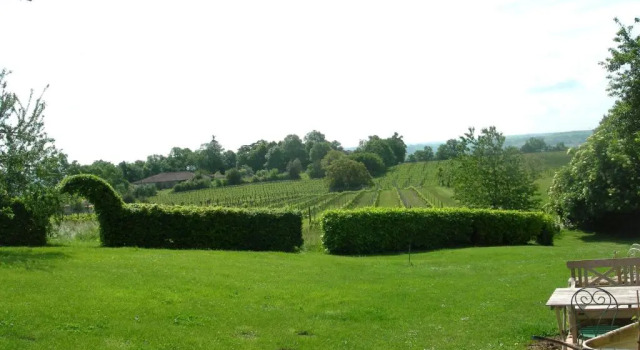 Коттедж Chambres dHôtes La Bastide des Trémières