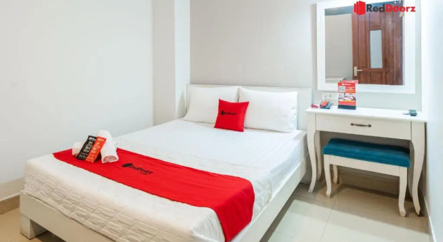 Двухместный номер Standard RedDoorz Near Tan Dinh Market 3