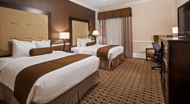 Четырёхместный номер Standard Best Western Plus San Pedro Hotel and Suites