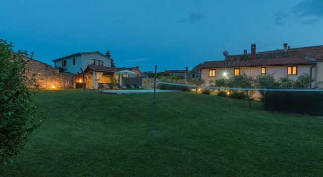 Stunning Home in Barban With Wifi and 2 Bedrooms, Book Hotel Barban Istria