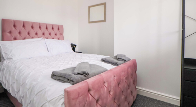 4 Willow Grove - Freehold, Book Feriehus Holywell 
