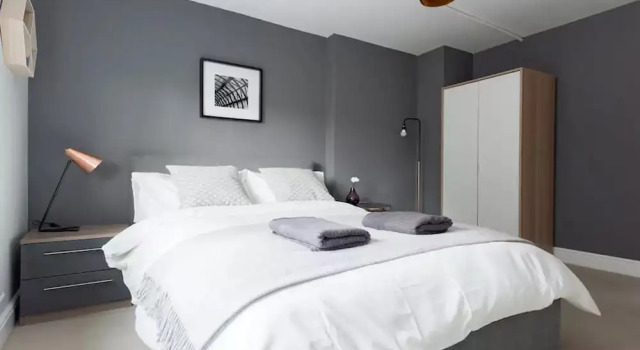 Amazing Modern 2 Bedroom Apartment in Zone 1!, Varaa Huoneisto Asunnot kohteessa Merseyside, Huoneisto