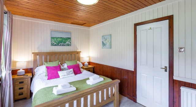Bluebell Lodge 4 with Hot Tub, Book Hotel Minnigaff Scotland