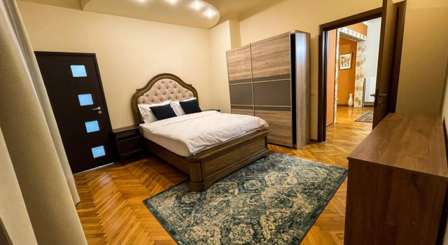 Central apartment w/ fire place - ground floor, Prenota Appartamento Bucarest Muntenia