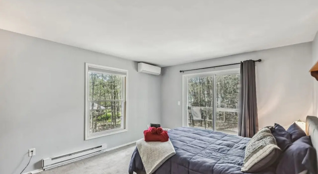 Poconos Chalet Newly Renovated, Great Location 4 Bedroom Home by RedAwning, Buchen Sie Chalet Tobyhanna 