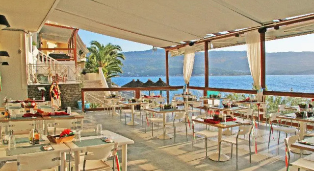Кровать в общем номере Samos Bay Hotel by Gagou Beach