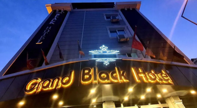 Grand Black Hotel