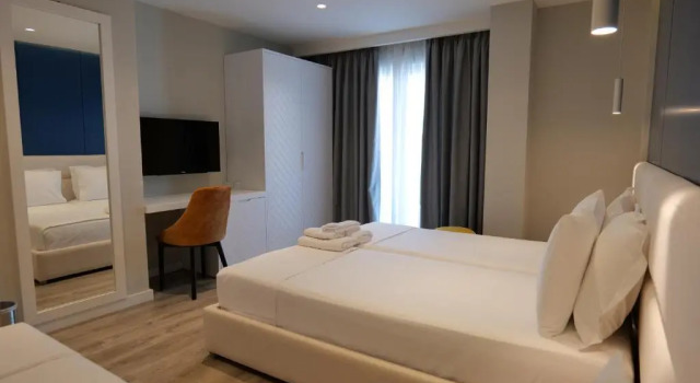 Трёхместный номер Standard с балконом Hotel Teuta