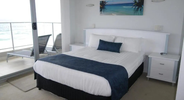 Апартаменты с 2 комнатами рядом с пляжем Pacific Surf Absolute Beachfront Apartments