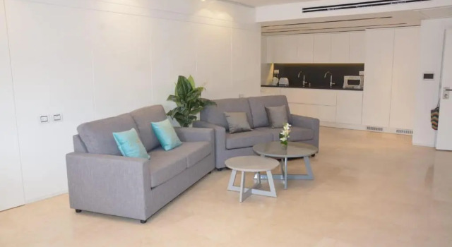 Renovated 3 Bedroom - Residence with Pool next the Beach, Забронировать Отель «постель и завтрак» Отели в центре Эйлата, в центре, Парковка