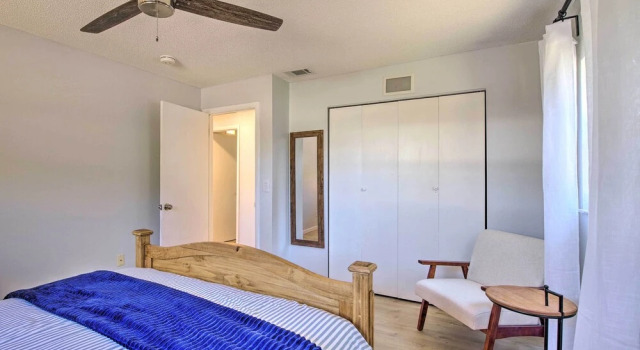 Коттедж с 4 комнатами Quiet Satellite Beach Home w/ Lanai, Walk to Beach