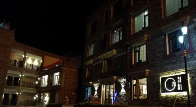 Siguniang Mountain September Mountain Art Homestay, Rezerwuj Hotel Ngawa Chiny