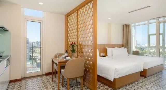 Трёхместная студия с балконом Record Hotel - Complimentary Afternoon Tea