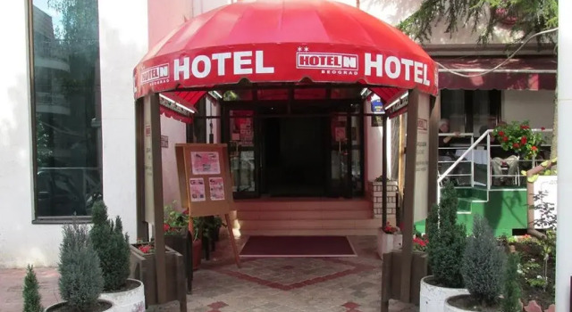 Hotel N, Забронировать Отель Отели Вождовац с парковкой, Парковка