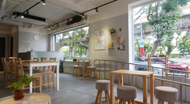 Vuode makuusalissa (miesten makuusali) Corner Hostel & Cafe