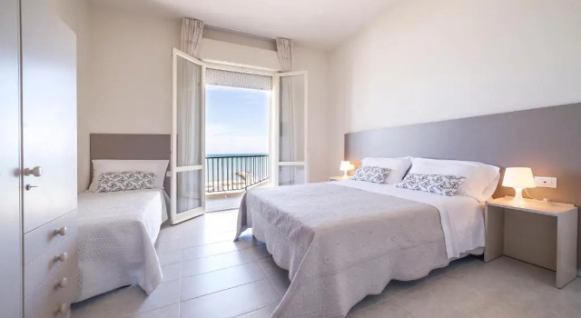 Двухместный номер Standard с частичным видом на море Hotel Ambasciatori Beach Front Breakfast e Brunch XXL fino alle 12 30