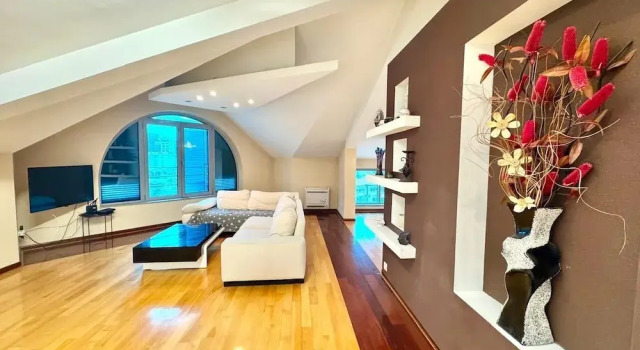 Апартаменты Luxury Rooftop Elegance Suite
