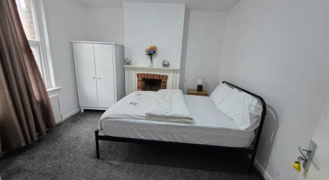 Room-private Room, Closer to Train Stati, Varaa Matkakoti Aldershot Hampshire