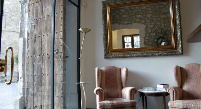 Comte Tallaferro, Prenota Hotel Besalú Garrotxa