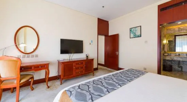 Двухместный люкс Deluxe Qian'an Jin Jiang Hotel