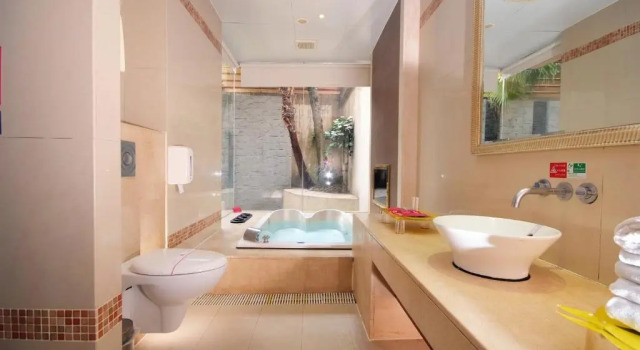 Deluxe Doppel Zimmer mit Balkon Q Motel精品旅館