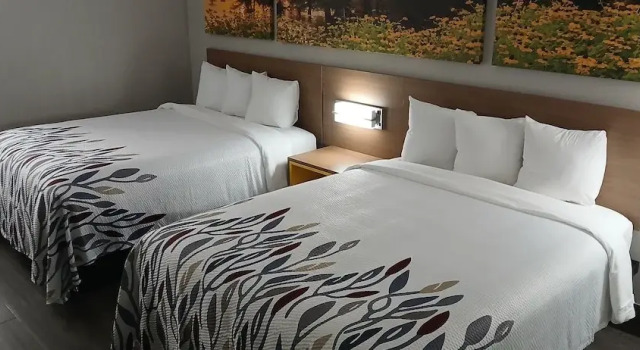 Четырёхместный номер Deluxe Red Roof Inn Leeds