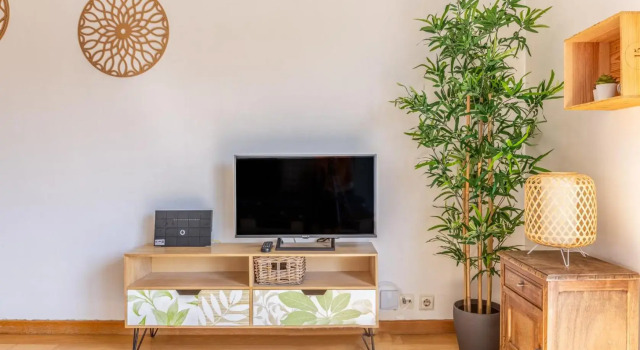 One Bedroom Apartment with Stunning River Views and Private Rooftop!, Забронировать Апартаменты/квартира Апартаменты Лиссабона, рядом с Roma - Areeiro Train Station, Апартаменты/квартира