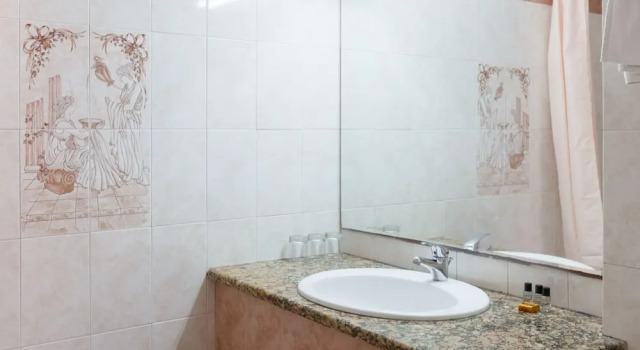 Трёхместный номер Standard с балконом Epidavria Hotel
