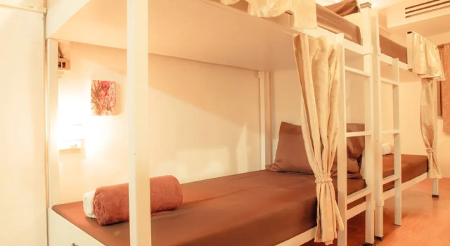 Кровать в общем номере Hello Backpacker Samui Hostel